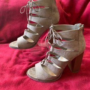 Forever 21 size 6.5 Gladiator style block heels